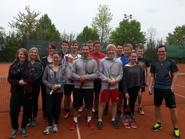 Ski Sportkurs spielt Tennis 2015